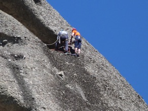 sur lequel on aper&ccedil;oit un couple qui monte !