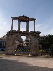 Porte d'Hadrien datant du 2&egrave;me si&egrave;cle qui s&eacute;parait la ville grecques de la ville romaine