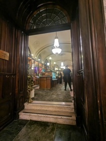 avec plusieurs salons en enfilade style Belle Epoque