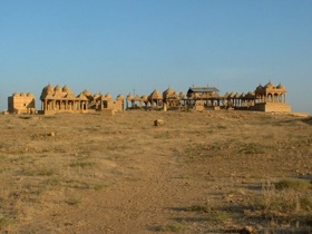 JAISALMER : les cénotaphes royaux JAISALMER : les cénotaphes royaux