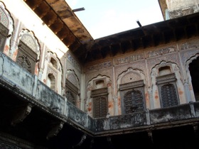 qui sont des maisons de maître ou petits palais qui sont ornés de peintures ou de fresques qui sont des maisons de maître ou petits palais qui sont ornés de peintures ou de fresques