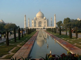 Mausolée édifié par amour par l'empereur Shah Jahan. Il a été construit de 1631 à 1653 Mausolée édifié par amour par l'empereur Shah Jahan. Il a été construit de 1631 à 1653