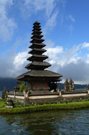 Temple d&eacute;di&eacute; &agrave; la d&eacute;esse du Lac Bratan