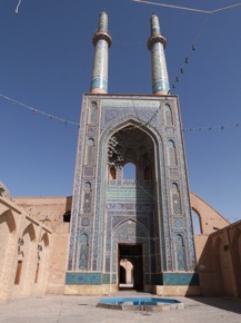 Mosquée du Vendredi dont les minarets sont les plus hauts d'Iran (57 m) Mosquée du Vendredi dont les minarets sont les plus hauts d'Iran (57 m)