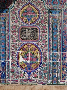 appelée Mosquée rose pour la couleur de ses faïences appelée Mosquée rose pour la couleur de ses faïences