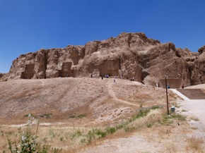 Nécropole de NAQSH-E-ROSTAM Nécropole de NAQSH-E-ROSTAM