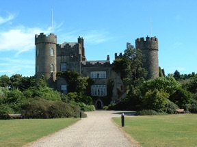 Château Malahide fondé au 12ème siècle : un des plus vieux château d'Irlande Château Malahide fondé au 12ème siècle : un des plus vieux château d'Irlande