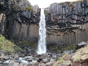 Cascade de SVARTIFOSS
haute de 30 m Cascade de SVARTIFOSS
haute de 30 m