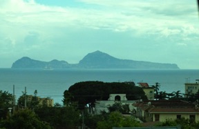 et sur l'&icirc;le de Capri
