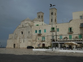 MOLFETTA : Il Vecchio domo di San Corrado, la plus grande &eacute;glise romane des Pouilles