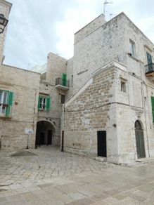 ses maisons sur un promontoire