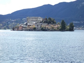 vers l'Ile qui s'&eacute;loigne