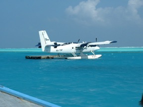 MALDIVES : promenade en hydravion
