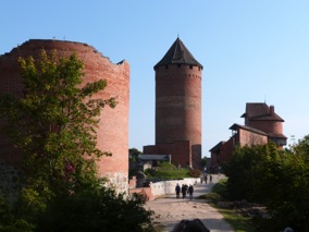 Ch&acirc;teau m&eacute;di&eacute;val de TURAIDA construit en briques rouges