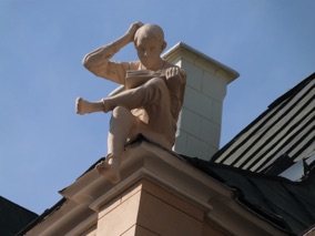 et pr&egrave;s de la chemin&eacute;e