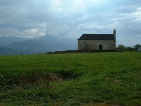 FRANCE
Chapelle dans les Pyr&eacute;n&eacute;es