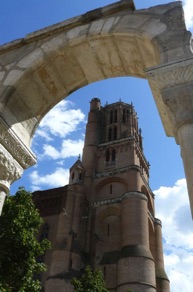 qui porte le nom de 
Cath&eacute;drale Sainte C&eacute;cile