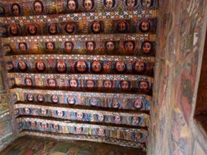 int&eacute;rieur de l'Eglise : plafond