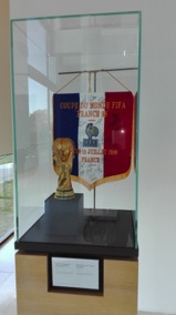 par l'Equipe de France de Football en 1998