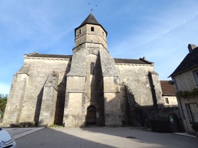 l'&eacute;glise &eacute;difi&eacute;e au XIIe sa &eacute;t&eacute; tr&egrave;s touch&eacute;e par les guerres de religion