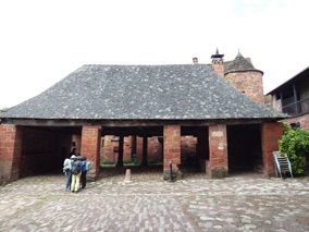 la halle qui abrita jusqu'en 1897 le march&eacute; des huiles et du vin