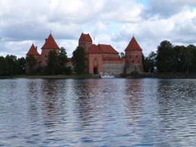 c'est le seul ch&acirc;teau de l'Europe de l'Est construit sur une &icirc;le