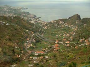 de nombreux petits villages diss&eacute;min&eacute;s dans les terres