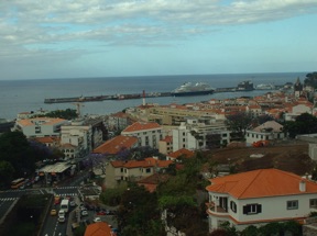 et vue sur la baie et le port