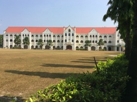 avant d'arriver à IPOH : une école avant d'arriver à IPOH : une école