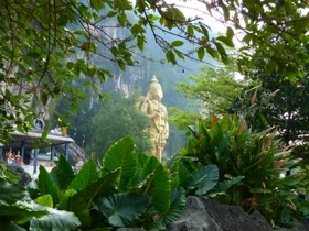 la statue de Murugan de 42,7 m de haut la statue de Murugan de 42,7 m de haut