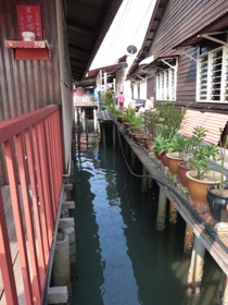 et surtout ses maisons sur pilotis et surtout ses maisons sur pilotis
