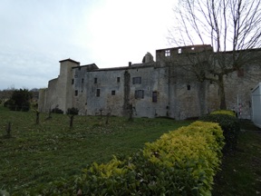 LARRESSINGLE
surnomm&eacute; la "Carcassonne du Gers"