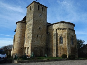 son &eacute;glise dont les crois&eacute;es d'ogives ont l'exemple typique de la transition du roman qu gothique