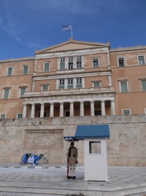 GRECE : Ath&egrave;nes
rel&egrave;ve de la garde