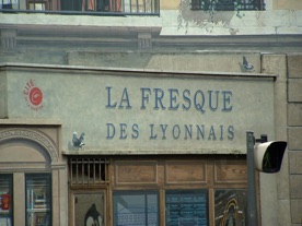 qui regroupe 30 hommes et femmes célèbres de Lyo : qui regroupe 30 hommes et femmes célèbres de Lyo :