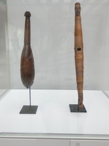 Massue et fl&ucirc;te de la culture maori