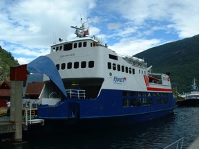Embarquement pour une croisi&egrave;re dans le fjord