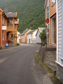 aux maisons en bois color&eacute;