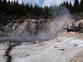 STREAMING CLIFFS : la piscine la plus chaude du parc : 122&deg; en surface et 144&deg; &agrave; un m&egrave;tre de profondeur !!!!