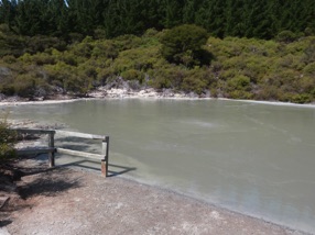 Sulfur lake utilis&eacute; par les maoris pour soigner certaines affections