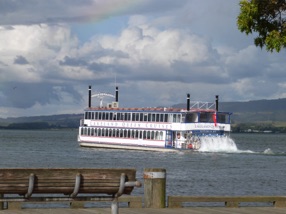 sur lequel on peut effectuer une promenade en bateau &agrave; aube