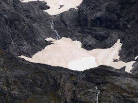 la glace est jaune &agrave; cause des incendies d'Australie