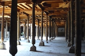 &agrave; l'int&eacute;rieur on peut compter 213 colonnes toutes diff&eacute;rentes