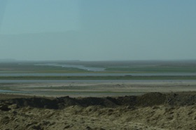 le fleuve Amou Daria fait fronti&egrave;re avec le Tadjikistan et l&rsquo;Afghanistan