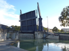 le pont lev&eacute;