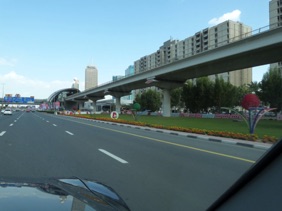 DUBAI
le pont du m&eacute;tro