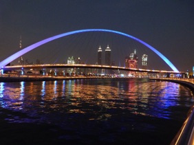 DUBAI
le m&ecirc;me pont de nuit ....