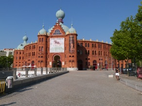 Plaça de Touros : arènes construites en 1892 en style néomauresque Plaça de Touros : arènes construites en 1892 en style néomauresque
