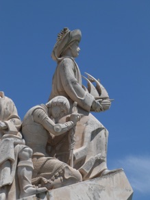 à la proue l'infant et 32 rois, saints, évangélisateurs, capitaines .... à la proue l'infant et 32 rois, saints, évangélisateurs, capitaines ....