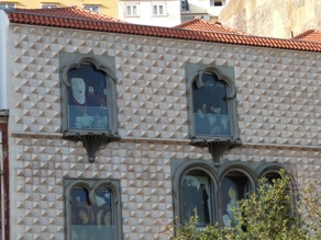 maison dont la façade est en pointe de diamant maison dont la façade est en pointe de diamant